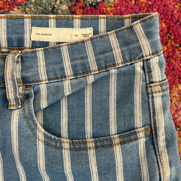 🔥PacSun | Women’s Blue/White Striped The Shortie Denim Shorts rolled hem size 29 - Picture 7 of 12